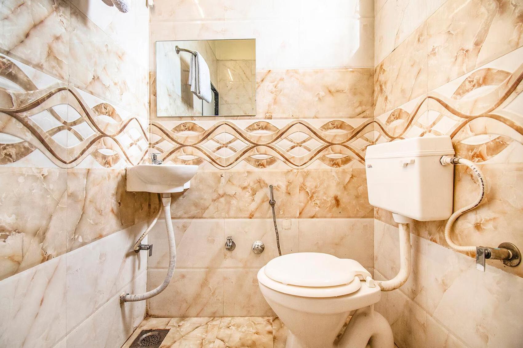 Fabhotel Maher Inn Ahmedabad Bagian luar foto