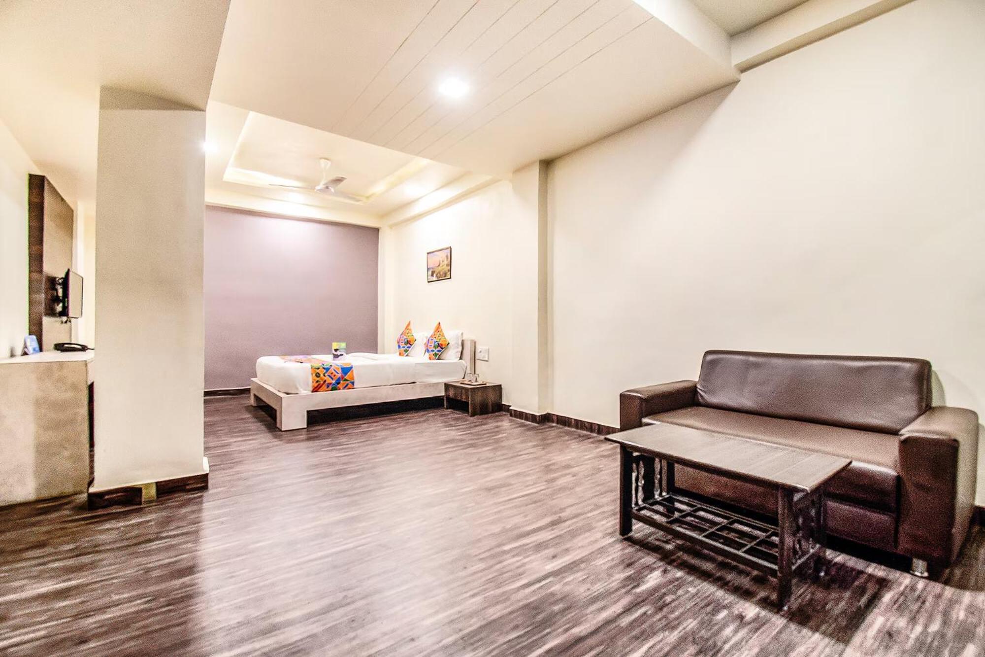 Fabhotel Maher Inn Ahmedabad Bagian luar foto