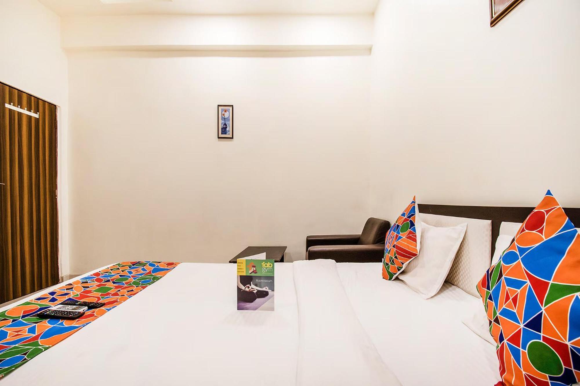 Fabhotel Maher Inn Ahmedabad Bagian luar foto
