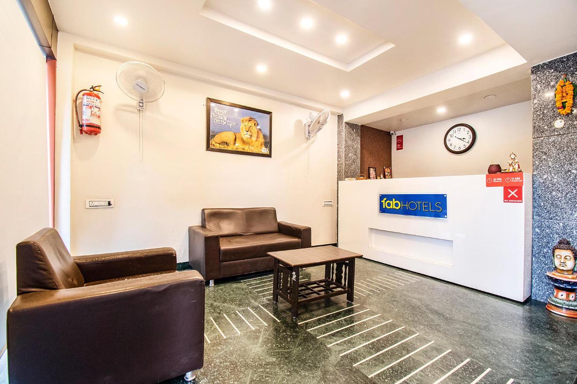 Fabhotel Maher Inn Ahmedabad Bagian luar foto